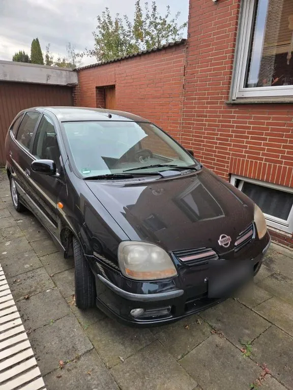 Nissan Almera Tino