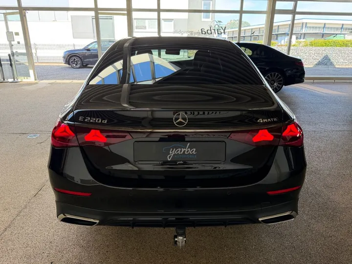 Mercedes-Benz E 220