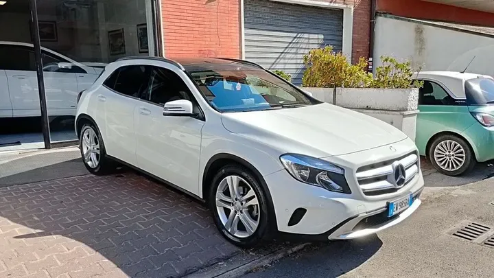 Mercedes-Benz GLA 200
