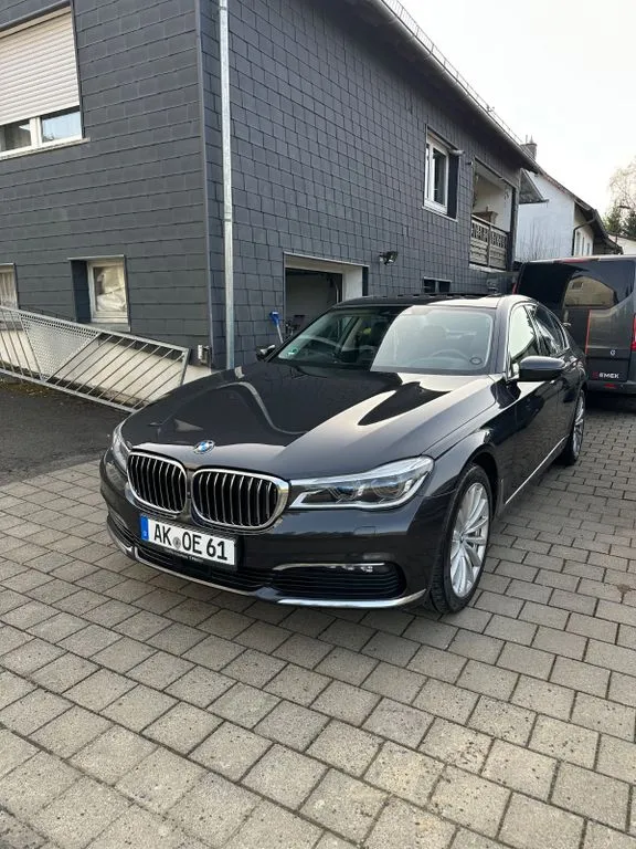BMW 740