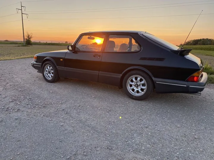 Saab 900