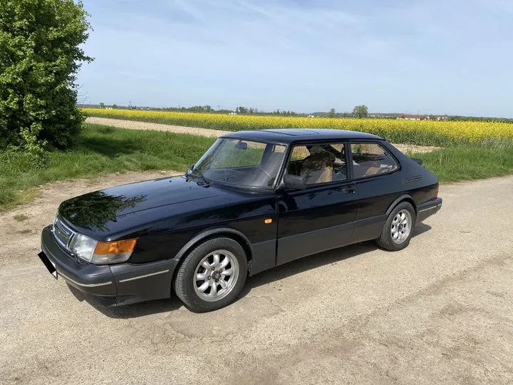 Saab 900
