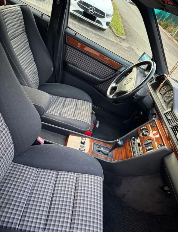 Mercedes-Benz E 220
