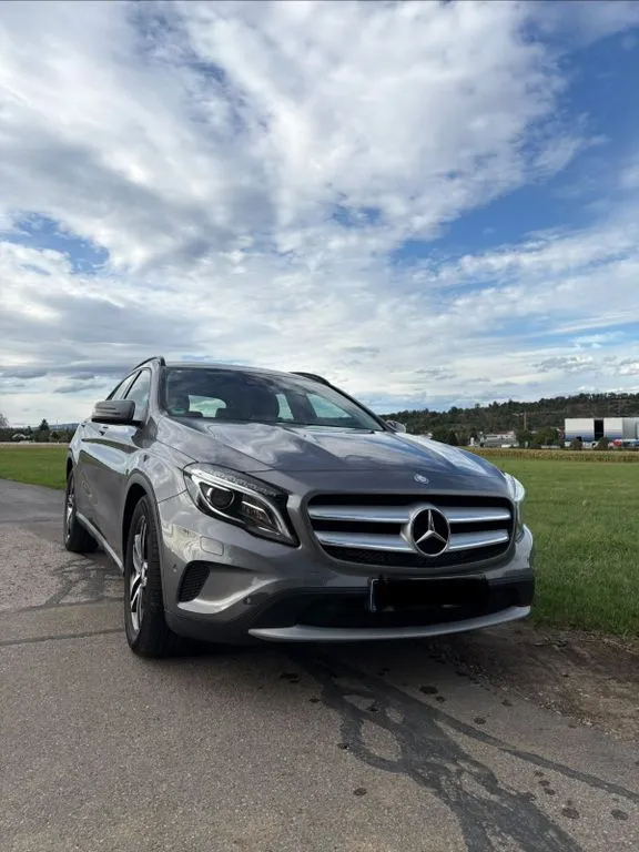 Mercedes-Benz GLA 200