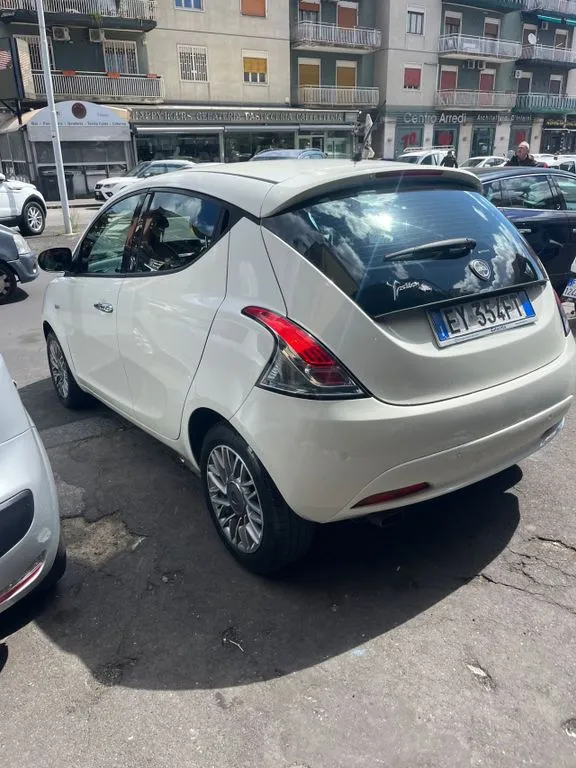 Lancia Ypsilon
