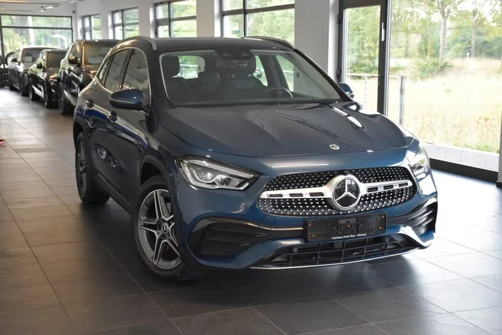 Mercedes-Benz GLA 220