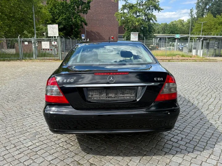 Mercedes-Benz E 220