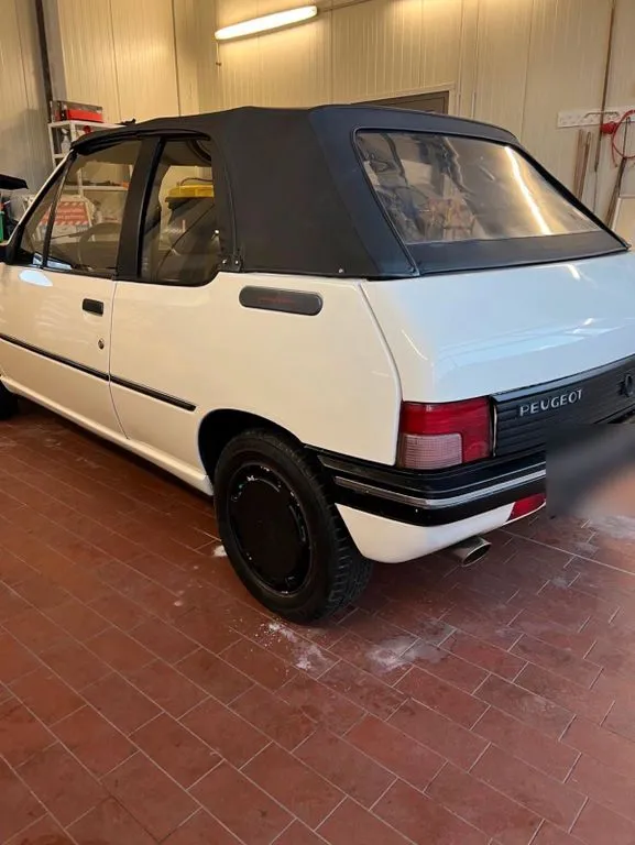 Peugeot 205