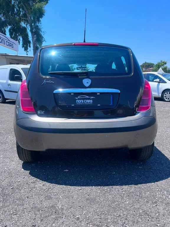 Lancia Ypsilon