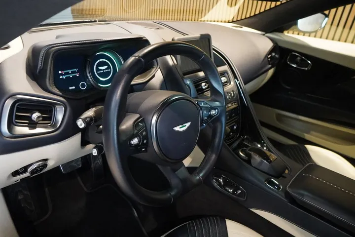 Aston Martin DB11