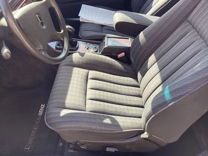 Mercedes-Benz 200