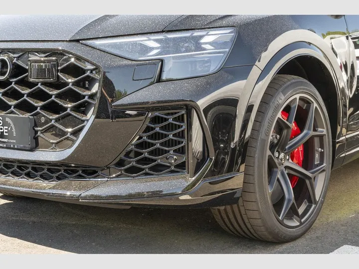 Audi RSQ8