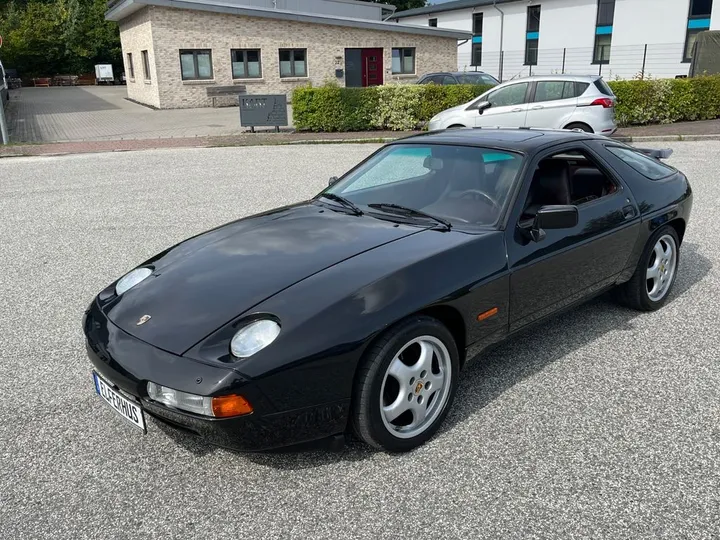 Porsche 928