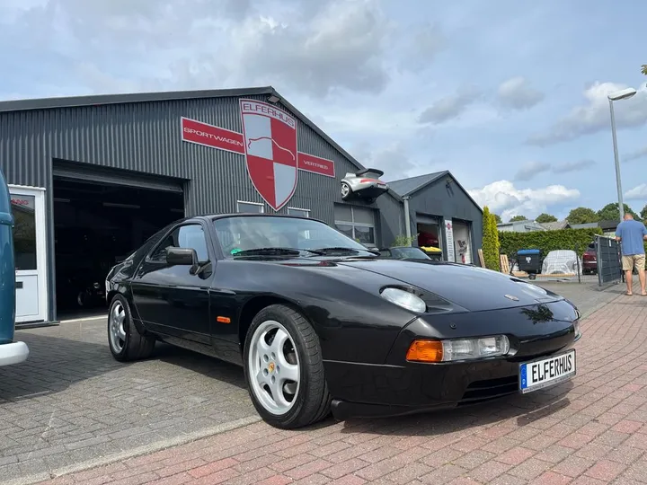 Porsche 928