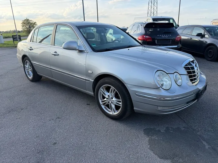 Kia Opirus