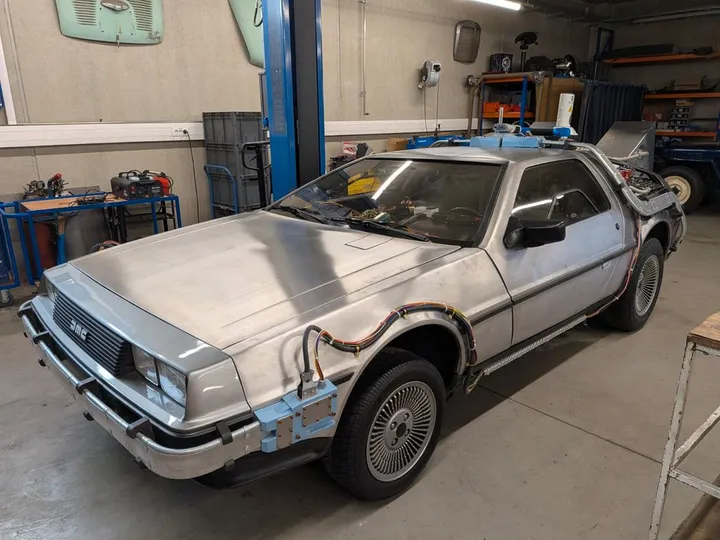 DeLorean DMC-12