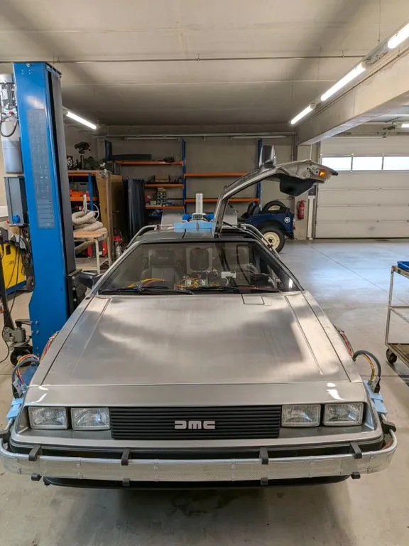 DeLorean DMC-12