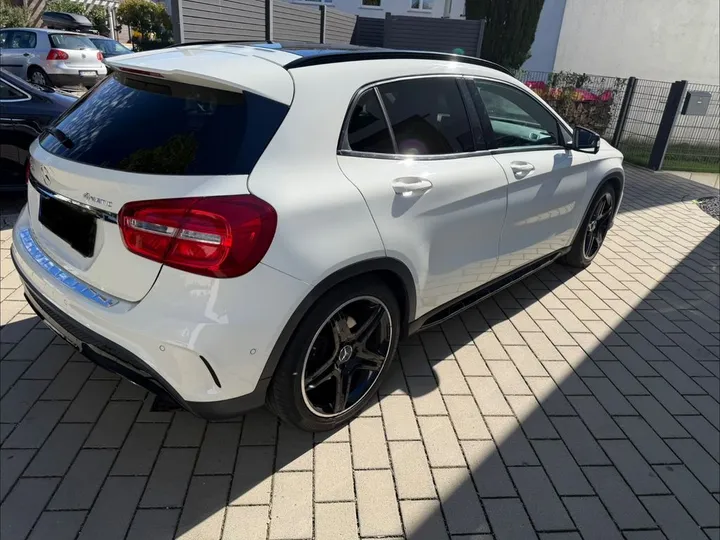 Mercedes-Benz GLA 250