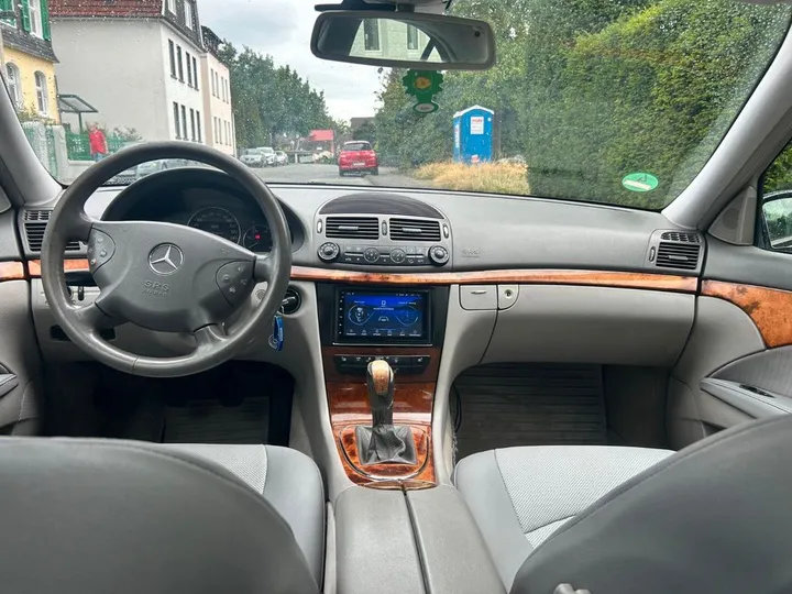 Mercedes-Benz E 270