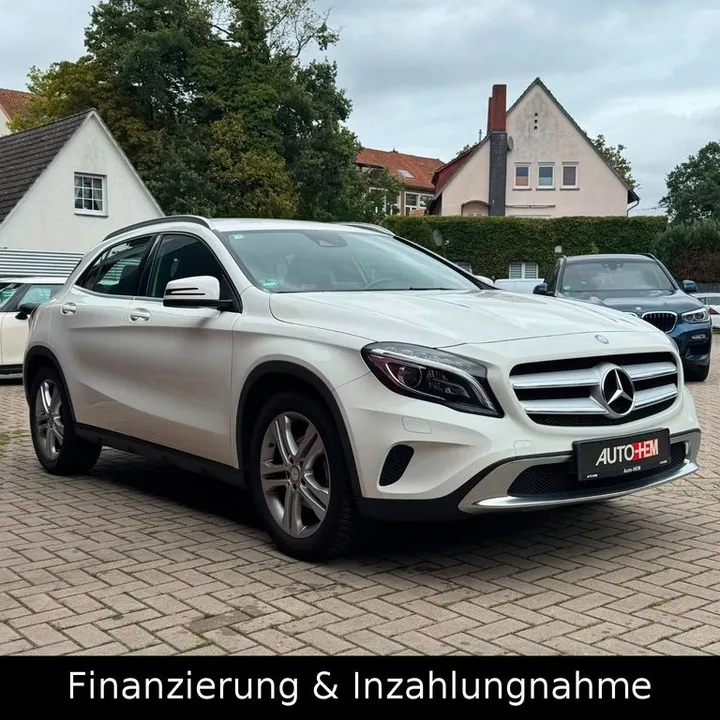 Mercedes-Benz GLA 200