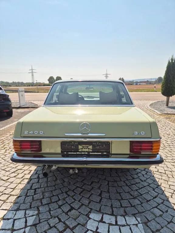 Mercedes-Benz 240