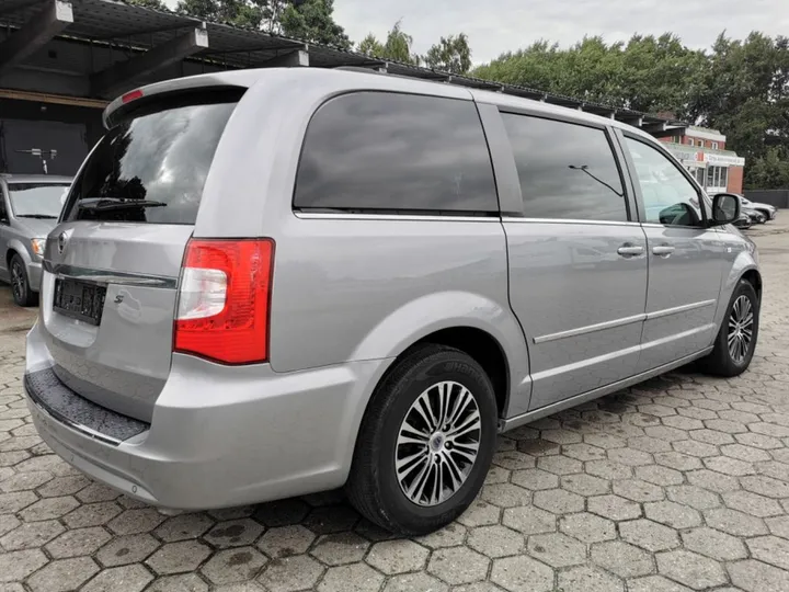 Lancia Voyager