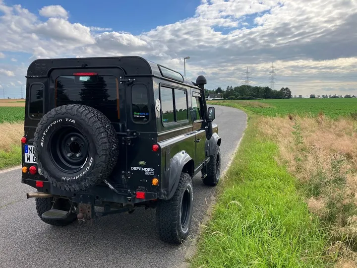 Land Rover Defender