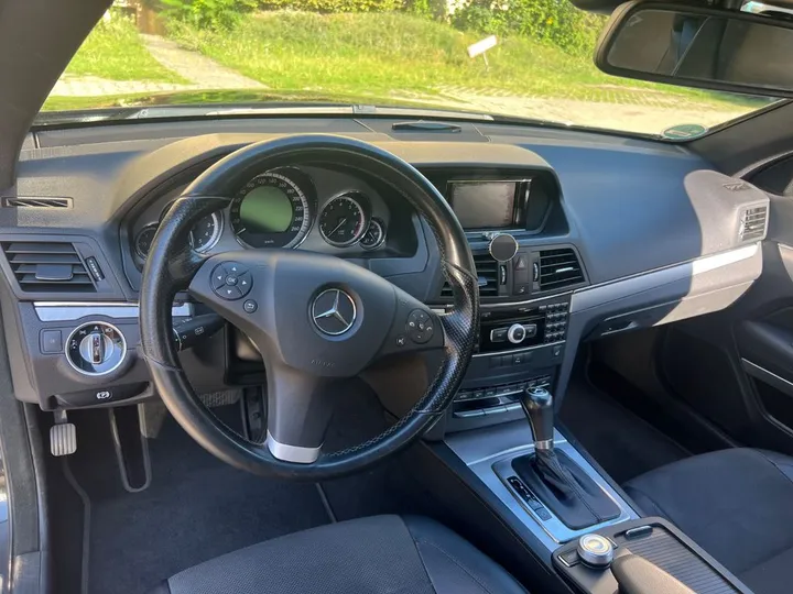 Mercedes-Benz E 200