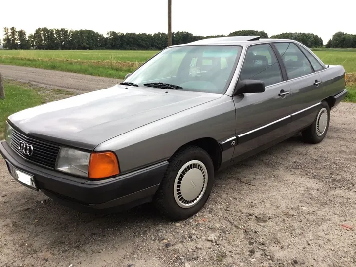 Audi 100