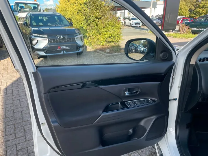 Mitsubishi Plug-in Hybrid Outlander