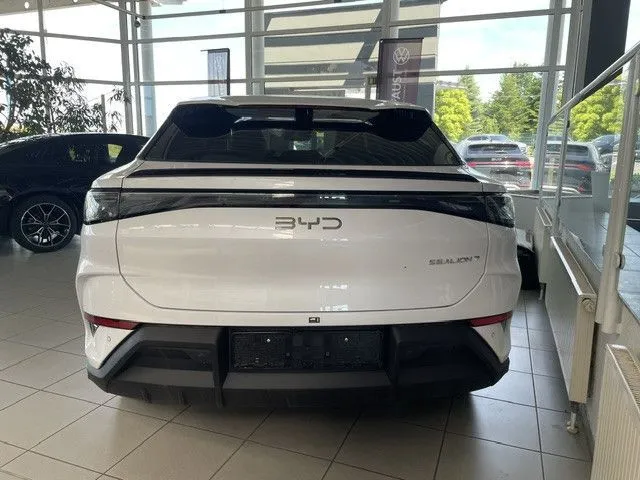 BYD SEALION 7