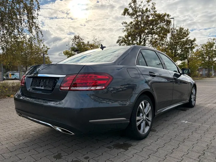Mercedes-Benz E 200