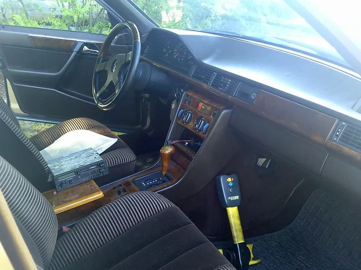 Mercedes-Benz E 260