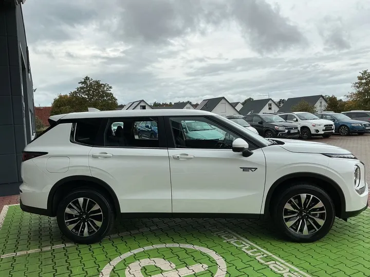 Mitsubishi Plug-in Hybrid Outlander