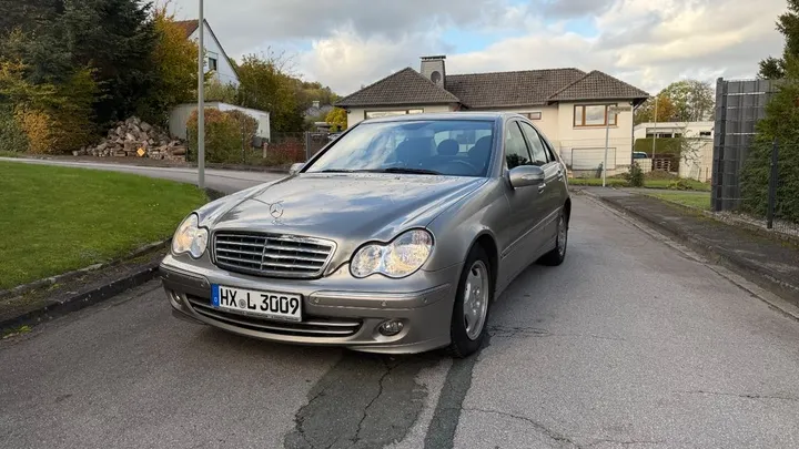 Mercedes-Benz 220