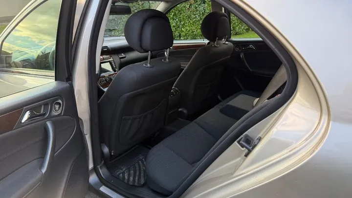 Mercedes-Benz 220