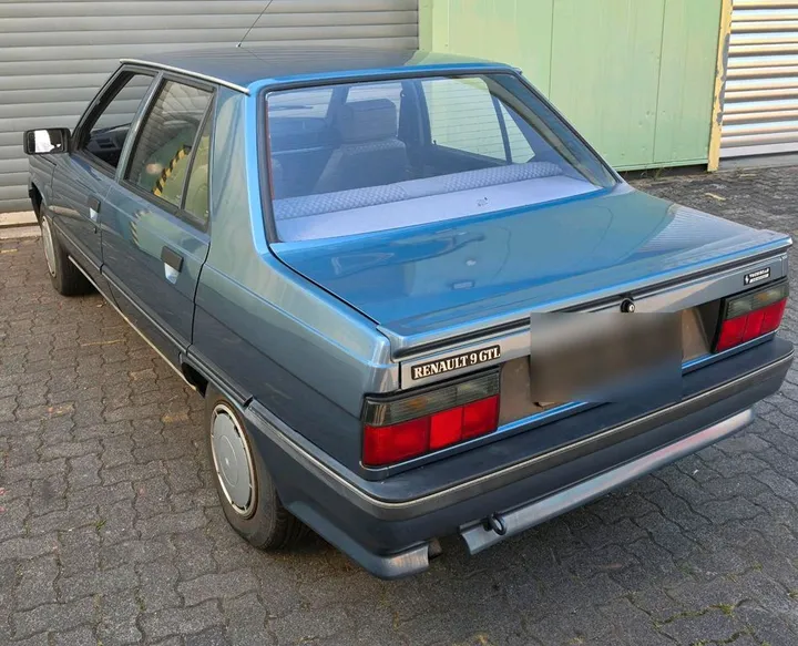 Renault R 9