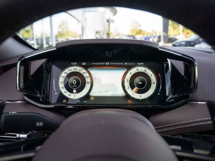 Aston Martin DB12