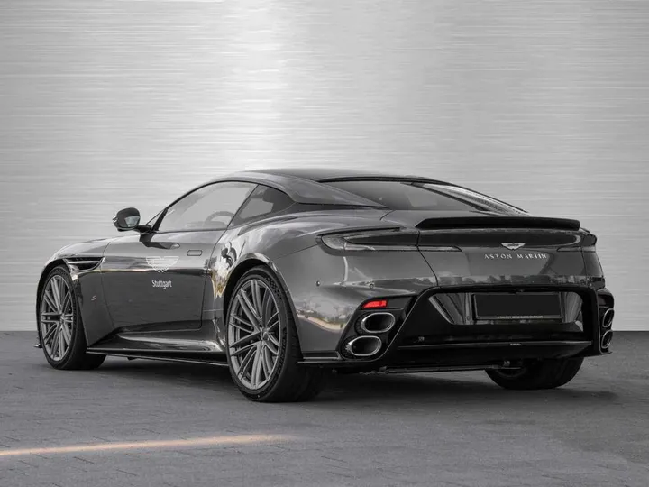 Aston Martin DB12