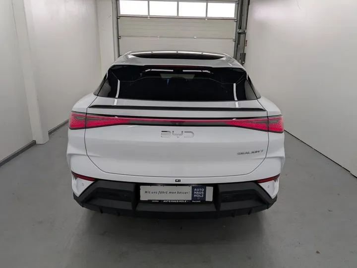 BYD SEALION 7