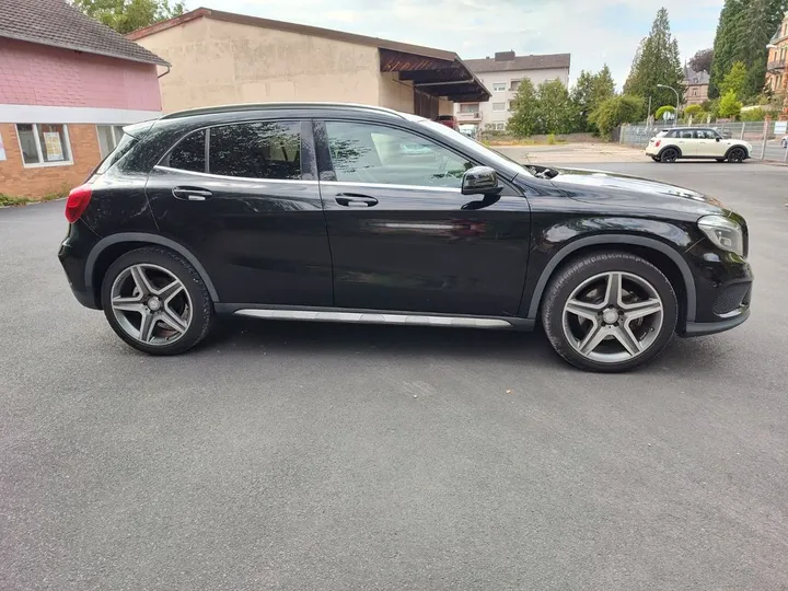Mercedes-Benz GLA 220