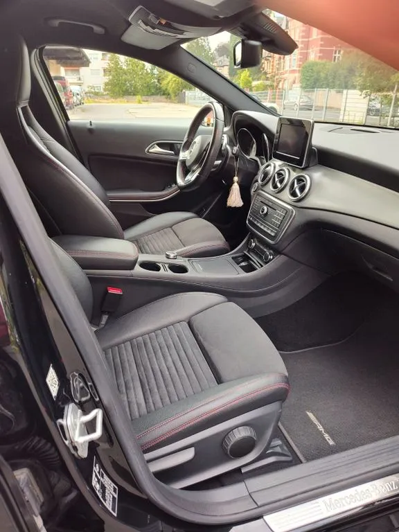 Mercedes-Benz GLA 220