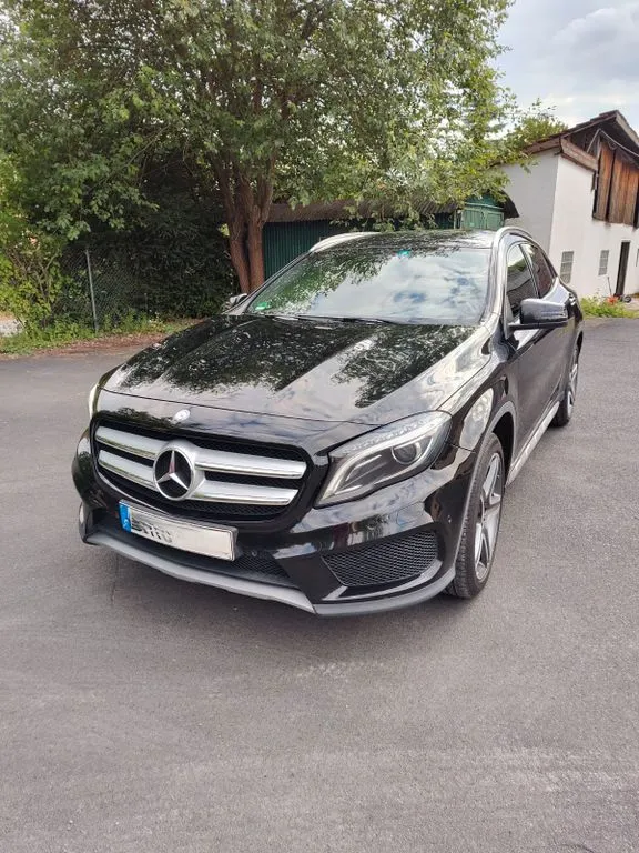 Mercedes-Benz GLA 220