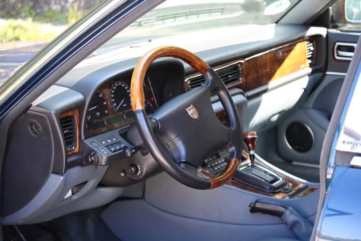 Jaguar XJ6