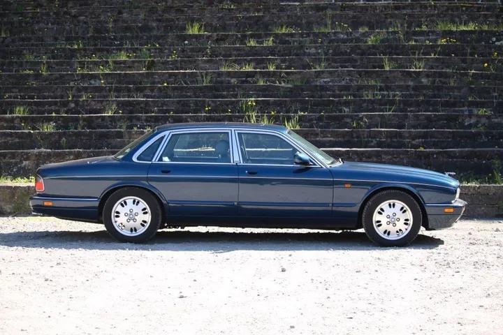 Jaguar XJ6