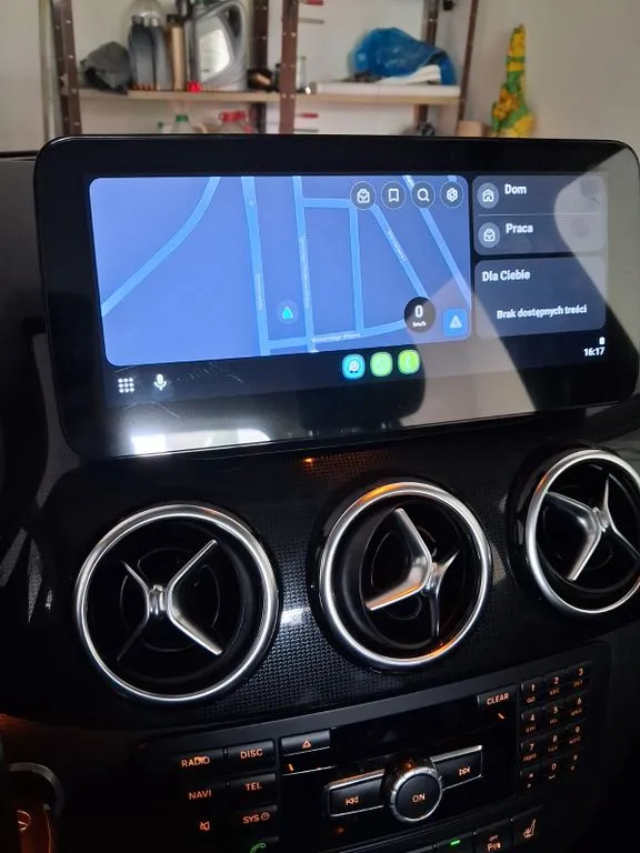 Mercedes-Benz B 180