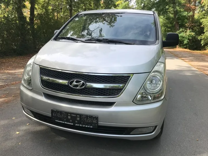 Hyundai H-1 Starex