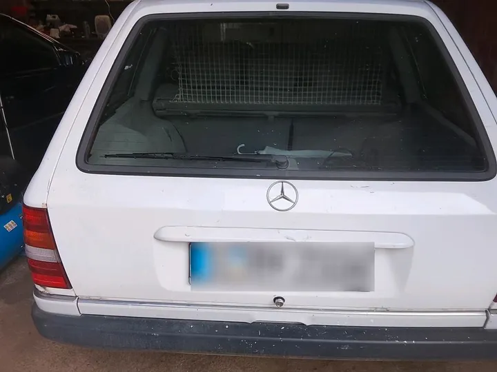 Mercedes-Benz 230