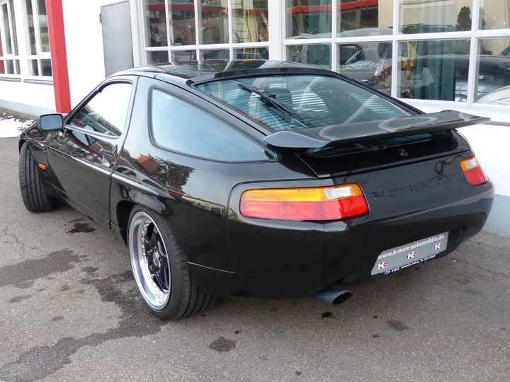 Porsche 928