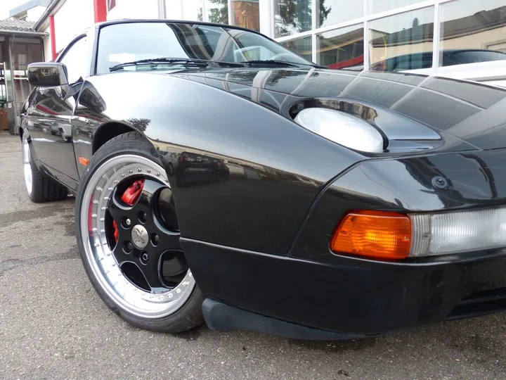 Porsche 928